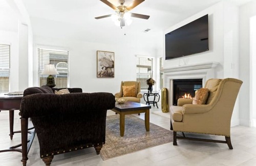 Wylie Villa | Modern I Arcade I 7 bd w/ C-Pool
