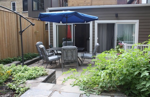 The Beaches House | Modern in quiet residential street 7 minutes walk to the boardwalk Lake Ontario