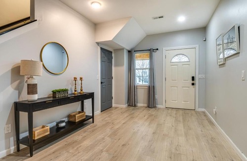 Indianapolis House | Modern Indianapolis Home Less Than 2 Mi to Downtown!