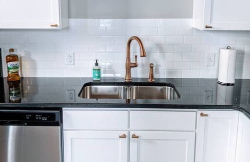 Downtown Apartment | Modern-Industrial 1 BR, Downtown Davenport (#1)