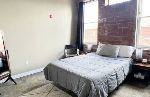 Downtown Apartment | Modern-Industrial 1 BR, Downtown Davenport (#1)