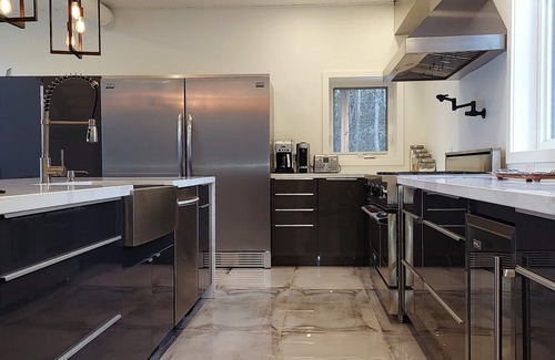 Flesherton House | Modern Industrial Getaway - 1 minute walk to the Beach & Boat Launch