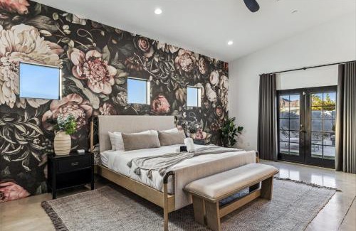 Hy-view House | Modern Industrial-Near Old Town