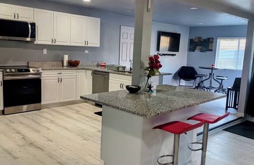 Alamogordo House | Modern Industrial Oasis - Private Room w/King Bed, WiFi, FREE Parking & More!