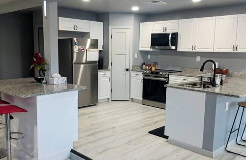 Alamogordo House | Modern Industrial Oasis - Private Room w/King Bed, WiFi, FREE Parking & More!