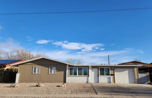Alamogordo House | Modern Industrial Oasis - Private Room w/King Bed, WiFi, FREE Parking & More!