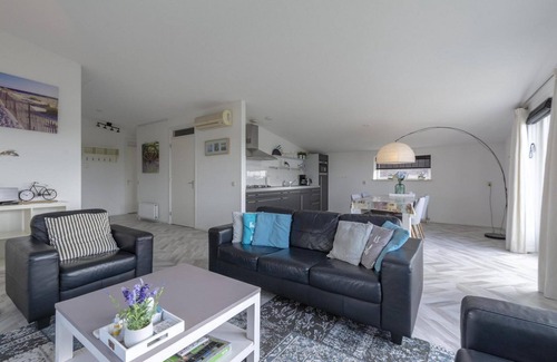 Callantsoog Apartment | Modern Ingericht Appartement aan de Voet van de Duinen en het Strand van Groote Keeten