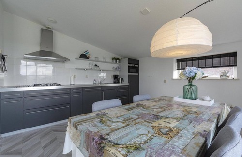 Callantsoog Apartment | Modern Ingericht Appartement aan de Voet van de Duinen en het Strand van Groote Keeten