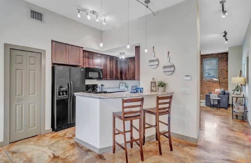 Springfield House | Modern, Insta-Worthy 2B Townhome in Springfield!