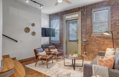 Springfield House | Modern, Insta-Worthy 2B Townhome in Walkable Springfield!