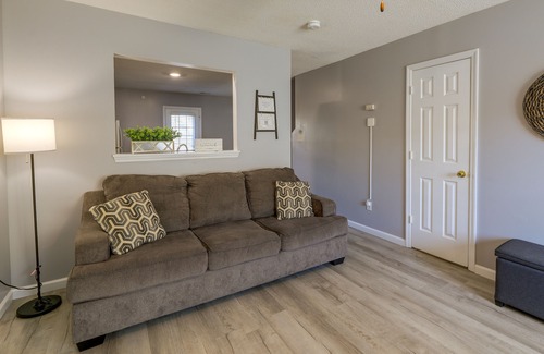 Jacksonville House | Modern Jacksonville Townhome: Patio, Pet Friendly!