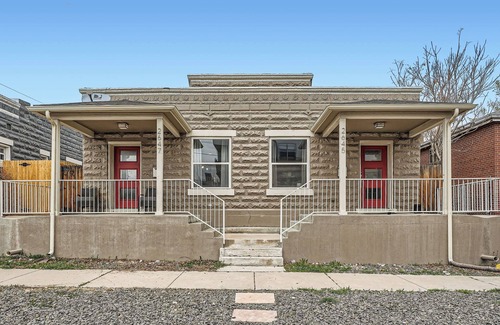 Jefferson Park House | Modern Jefferson Park Duplex! Minutes to Downtown, Aquarium, Lohi and Highlands