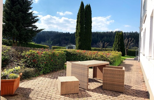 Dausfeld Apartment | Modern junior suite with kitchen and garden terrace
