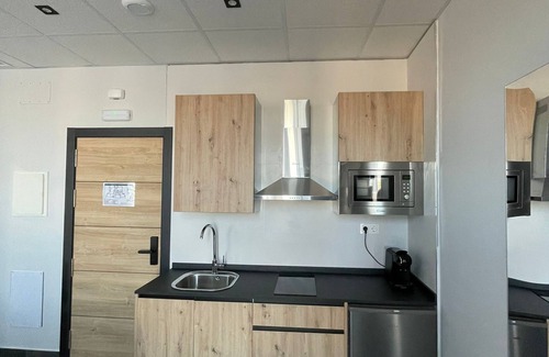 Parla Apartment | Modern keyless entry studio near Madrid 4.2