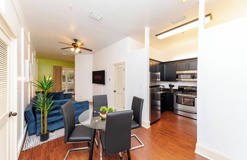 Dune Allen Beach Apartment | Modern King bed Haven/Free parking, Pool, Balcony