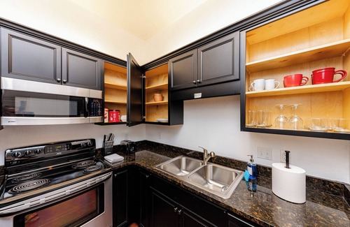Dune Allen Beach Apartment | Modern King bed Haven/Free parking, Pool, Balcony