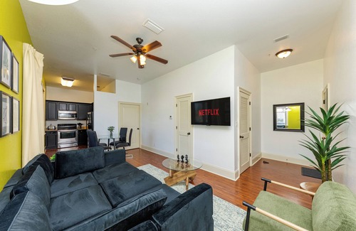 Dune Allen Beach Apartment | Modern King bed Haven/Free parking, Pool, Balcony