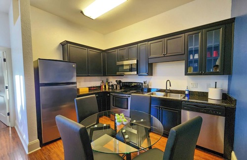 Dune Allen Beach Apartment | Modern King bed Haven/Free parking, Pool, Balcony