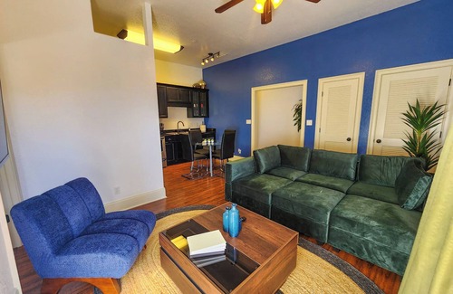 Dune Allen Beach Apartment | Modern King bed Haven/Free parking, Pool, Balcony