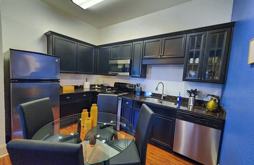 Dune Allen Beach Apartment | Modern King bed Haven/Free parking, Pool, Balcony