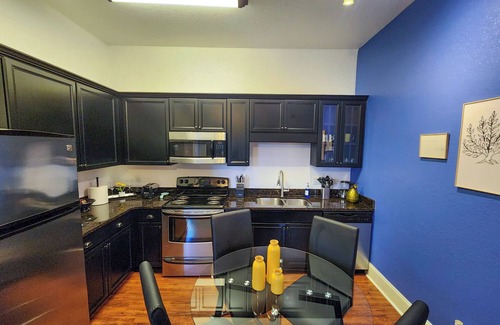 Dune Allen Beach Apartment | Modern King bed Haven/Free parking, Pool, Balcony