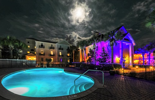 Dune Allen Beach Apartment | Modern King bed Haven/Free parking, Pool, Balcony