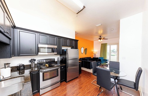 Dune Allen Beach Apartment | Modern King bed Haven/Free parking, Pool, Balcony