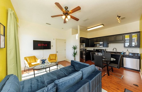 Dune Allen Beach Apartment | Modern King bed Haven/Free parking, Pool, Balcony