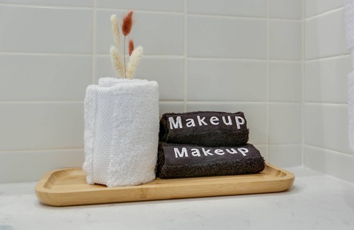 San Angelo Hotel | Modern King Room with Plush Bedding – Perfect for Business or Leisure Stays!