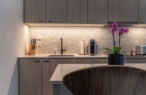 Wellington Place Condo | Modern King West Condo | Central + Free Parking