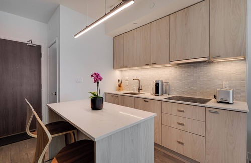 Wellington Place Condo | Modern King West Condo | Central + Free Parking