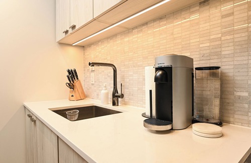 Wellington Place Condo | Modern King West Condo | Central + Free Parking
