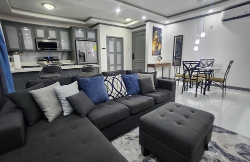 Eastwood Park Apartment | Modern Kingston Condo with Rooftop Pool and View