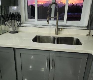 Eastwood Park Apartment | Modern Kingston Condo with Rooftop Pool and View