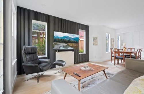 Kitsilano House | Modern Kitsilano 2 bedroom Home with a Hot Tub