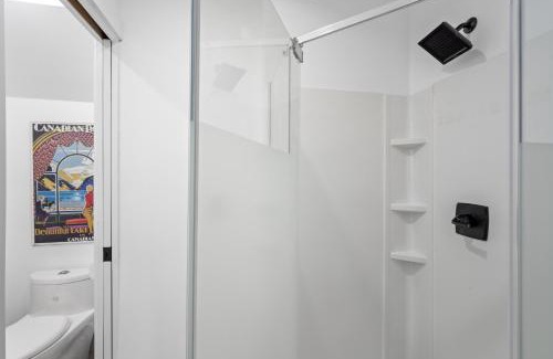 Kitsilano House | Modern Kitsilano 2 bedroom Home with a Hot Tub