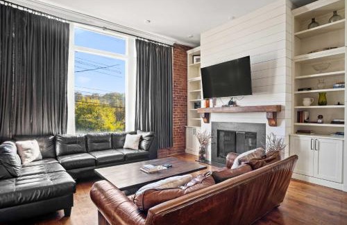 Old City Apartment | Modern Knoxville Gem Near Campus and Eateries!