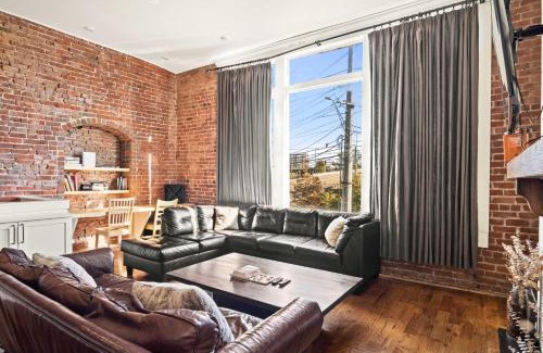 Old City Apartment | Modern Knoxville Gem Near Campus and Eateries!
