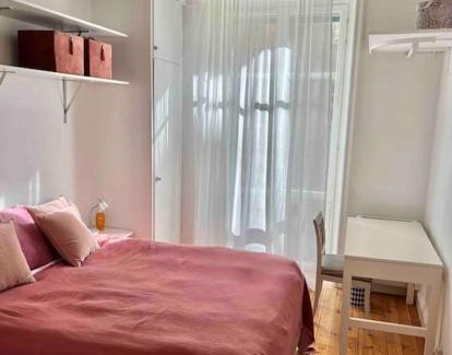 Vasastan Apartment | Modern lägenhet med balkong