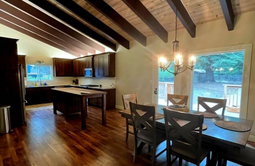 Lake Almanor Country Club House | Modern LACC house w/WiFi ~ big enough for the whole family!