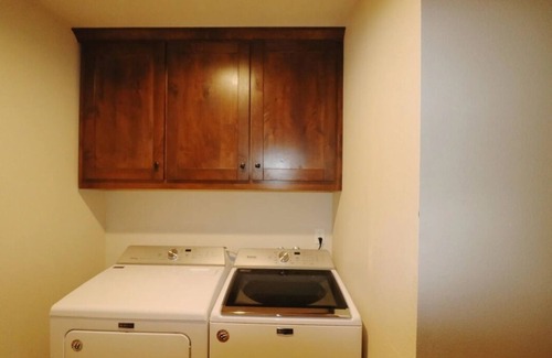 Lake Almanor Country Club House | Modern LACC house w/WiFi ~ big enough for the whole family!