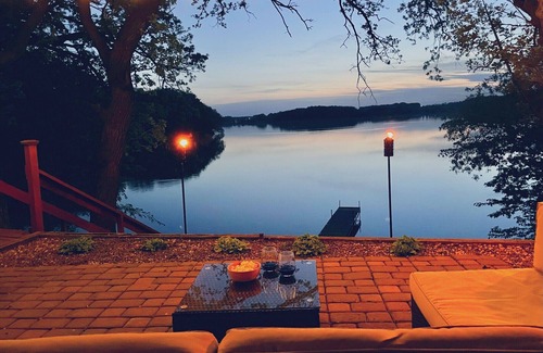 Willmar Cabin | Modern Lake Cabin Getaway, Hidden in the Heart of City Convenience.