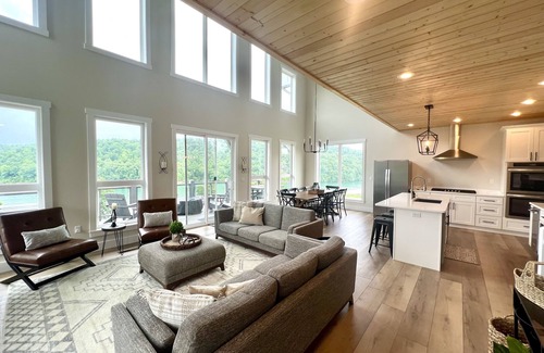 Hidden Springs House | Modern Lake Cottage - Amazing Views - 6 Bed/6 Bath - Boat Launch
