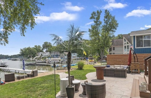 Rockford House | Modern Lake-Front Cottage on Bostwick Lake; Large Patio, Sandy Beach