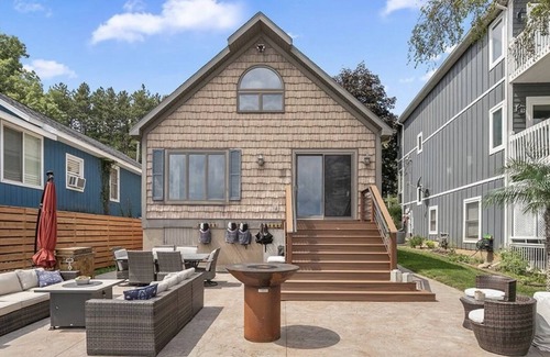Rockford House | Modern Lake-Front Cottage on Bostwick Lake; Large Patio, Sandy Beach