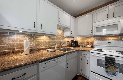 Lake Geneva Condo | Modern Lake Geneva Condo with Views