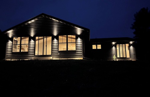 Beaver Dam House | Modern Lake Home: Family Fun & Memorable Getaway!