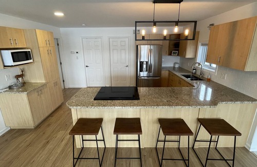 Sudbury Cottage | Modern lake house 20 minutes from the city.