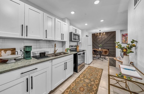 Somerville House | Modern Lake House 2 Units, Pool, Lake 3Min, Pets