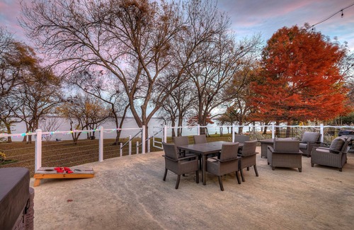 Rowlett House | Modern Lake House 4 Bed 3 Bath Breathtaking Views